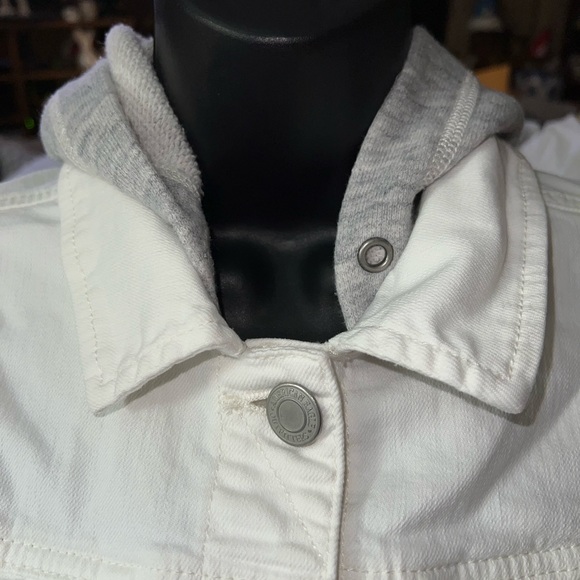 American Eagle Sweater Jean Jacket - Picture 2 of 10